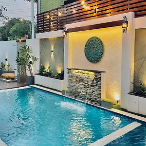 3* Отель 8 Luxury